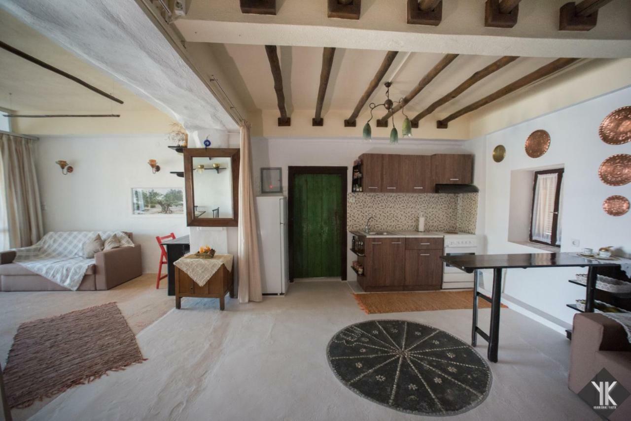 Komissa΄S Beach House Agia Pelagia  Exterior photo