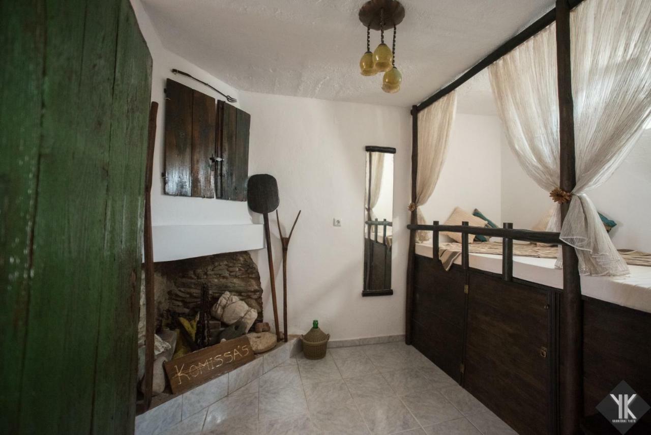 Komissa΄S Beach House Agia Pelagia  Exterior photo